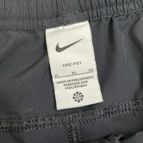 Nike Dri-Fit Women’s Draw String Comfort Shorts! - EUC! - Picture 6 of 7